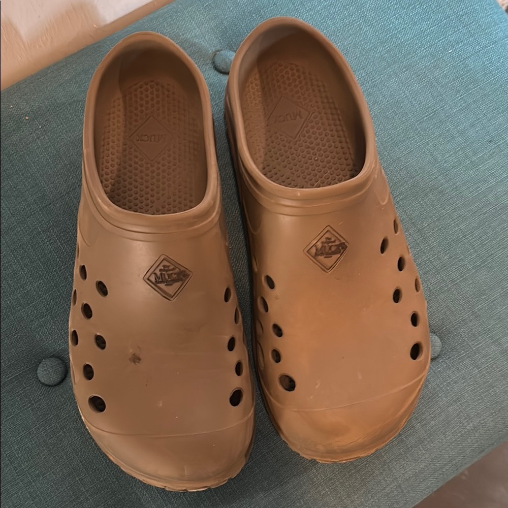 Men’s slip on mucks